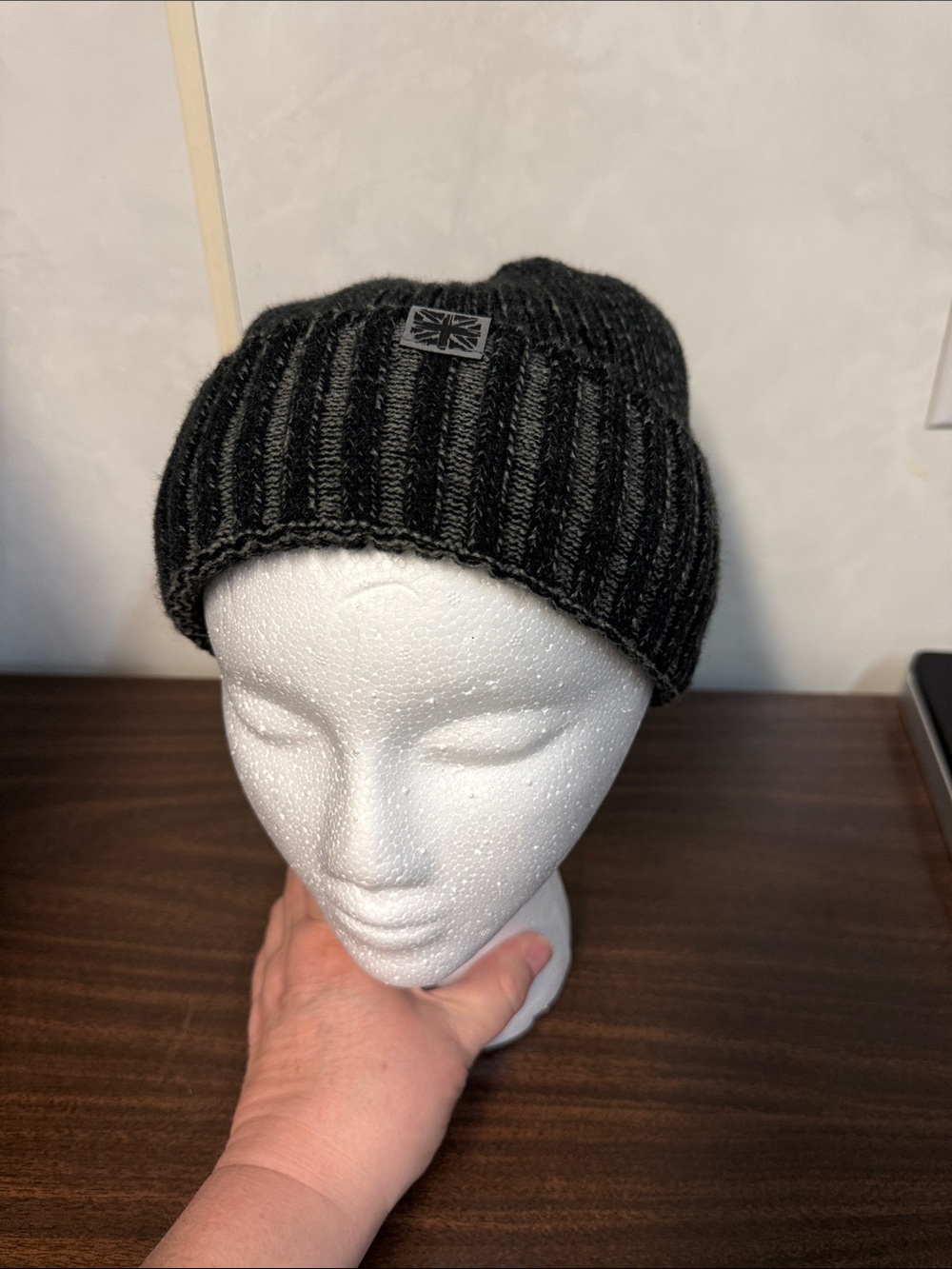 Union Jack Britt's Knits Beanie Toque Mens OS Black Gray Knit Acrylic Poly Lined
